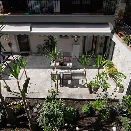 Elzo Apartment